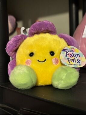 Fallon the flower palm pal